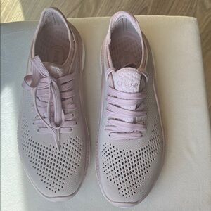 CROCS Women's Pastel Pink Sneakers